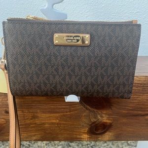 **BRAND NEW** with tags Michael Kors Wristlet